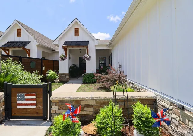 Photo 2 of Sale Pending at 1935 W Imperial Pl, Broken Arrow, OK 74011 | MLS# 2622638 | Listing updated on 2026-09-04