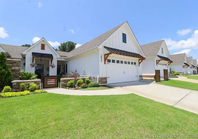 Photo 3 of Sale Pending at 1935 W Imperial Pl, Broken Arrow, OK 74011 | MLS# 2622638 | Listing updated on 2026-09-04