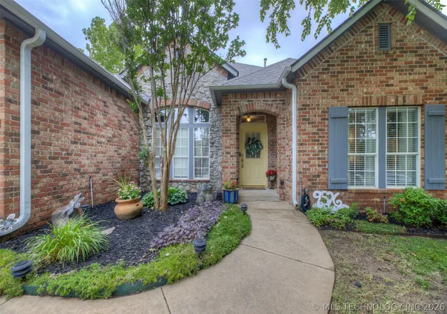 Photo 2 of Single family home for sale at 9526 S 85th East Ave, Tulsa, OK 74133 | MLS# 2622617 | Listing updated on 2026-09-13