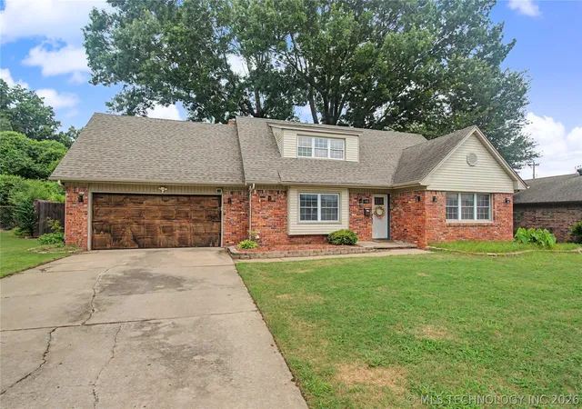 Photo 2 of Single family home for sale at 408 Rodman Cir, Muskogee, OK 74403 | MLS# 2622648 | Listing updated on 2026-09-03