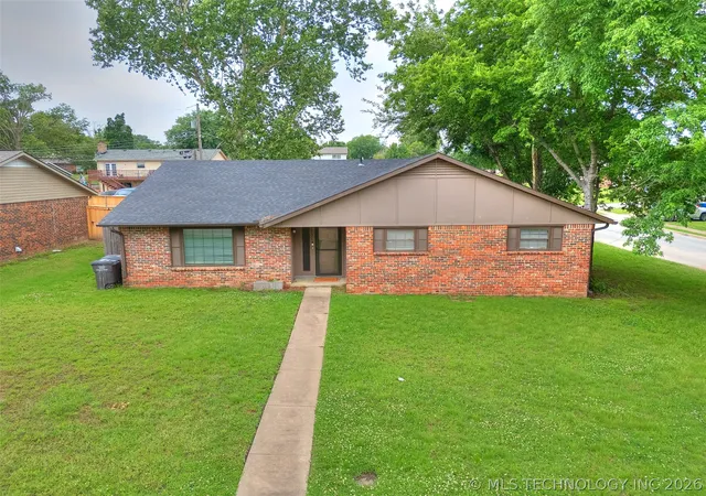 Photo 3 of Single family home for sale at 1201 Guinn Ln, Bartlesville, OK 74006 | MLS# 2622640 | Listing updated on 2026-09-17