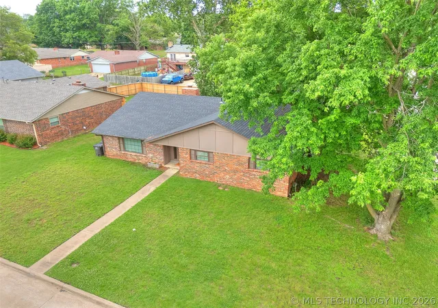Photo 4 of Single family home for sale at 1201 Guinn Ln, Bartlesville, OK 74006 | MLS# 2622640 | Listing updated on 2026-09-17