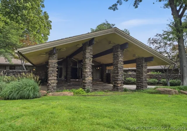 Photo 1 of Single family home for sale at 3701 S Atlanta Pl, Tulsa, OK 74105 | MLS# 2622858 | Listing updated on 2026-09-11