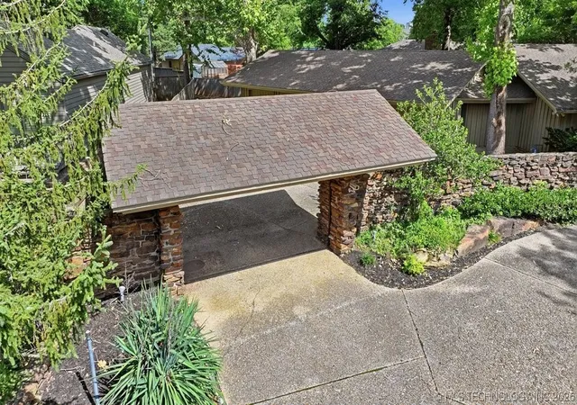 Photo 3 of Single family home for sale at 3701 S Atlanta Pl, Tulsa, OK 74105 | MLS# 2622858 | Listing updated on 2026-09-11