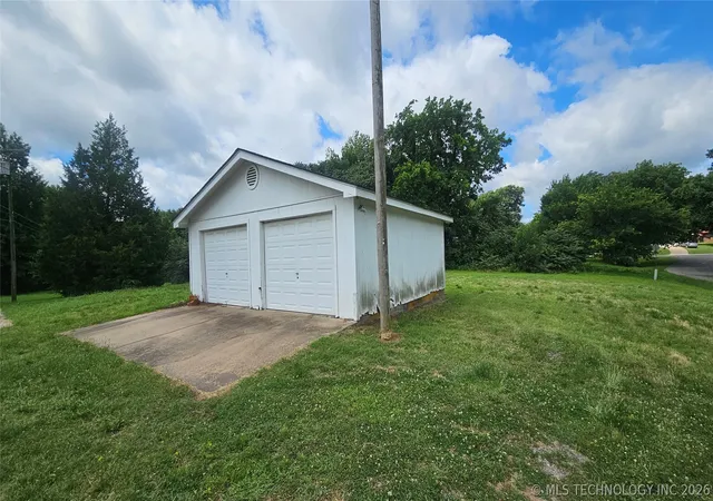 Photo 3 of Sale Pending at 831 Altamont St, Muskogee, OK 74401 | MLS# 2622913 | Listing updated on 2026-09-02