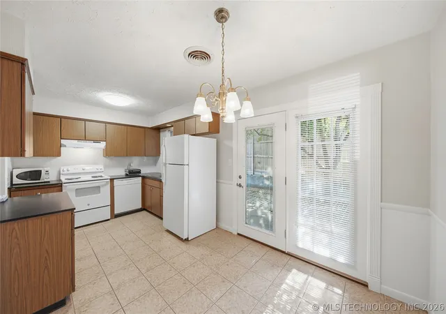 Photo 4 of Sale Pending at 5615 S Newport Ave #5615, Tulsa, OK 74105 | MLS# 2622897 | Listing updated on 2026-09-01