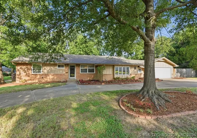 Photo 1 of Single family home for sale at 5880 S Quebec Ave, Tulsa, OK 74135 | MLS# 2622698 | Listing updated on 2026-08-31