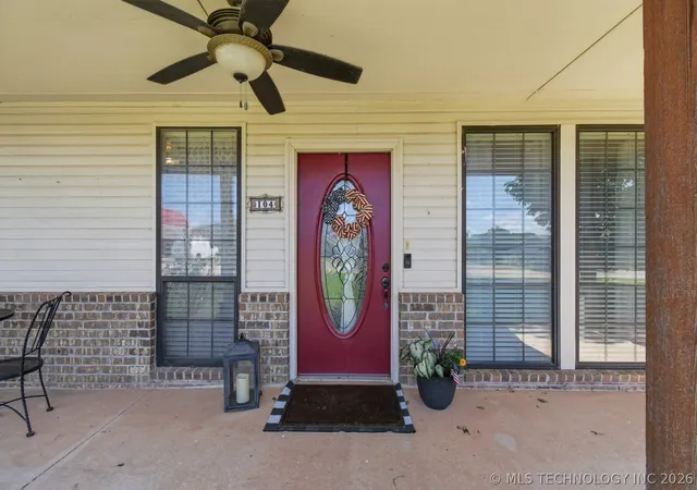 Photo 3 of Single family home for sale at 104 Overland Ct, Shawnee, OK 74804 | MLS# 2622529 | Listing updated on 2026-09-14