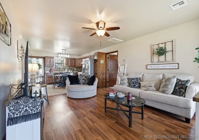 Photo 3 of Sale Pending at 104 Overland Ct, Shawnee, OK 74804 | MLS# 2622529 | Listing updated on 2026-09-23