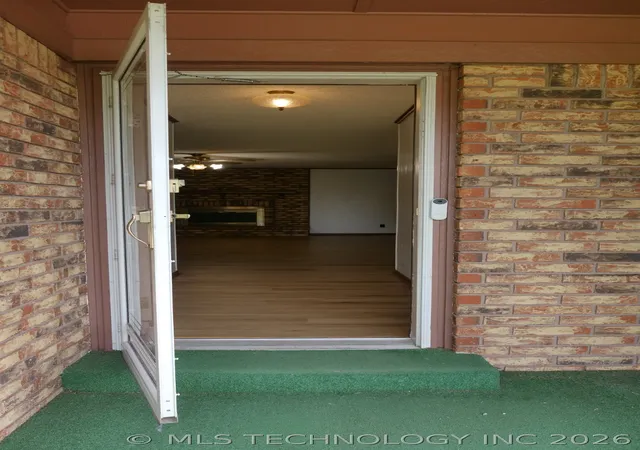 Photo 2 of Single family home for sale at 305 E Barclay St, Henryetta, OK 74437 | MLS# 2622532 | Listing updated on 2026-09-02