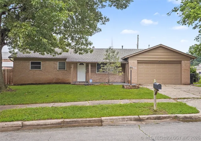 Photo 1 of Single family home for sale at 1158 N Hickory Pl, Broken Arrow, OK 74012 | MLS# 2623159 | Listing updated on 2026-09-14