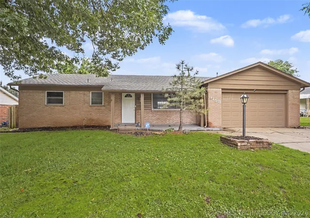 Photo 2 of Single family home for sale at 1158 N Hickory Pl, Broken Arrow, OK 74012 | MLS# 2623159 | Listing updated on 2026-09-14