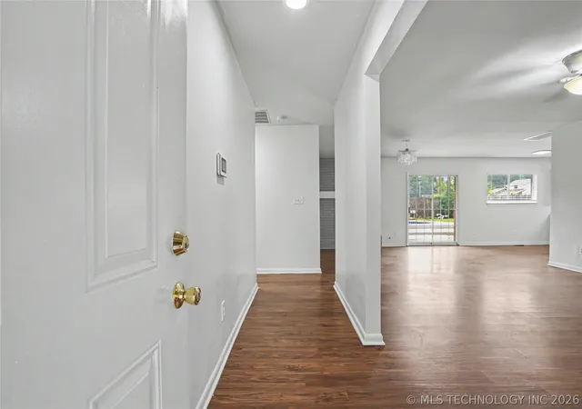 Photo 3 of Single family home for sale at 1158 N Hickory Pl, Broken Arrow, OK 74012 | MLS# 2623159 | Listing updated on 2026-09-14