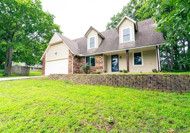 Photo 1 of Single family home for sale at 516 W 11th Avenue, Bristow, OK 74010 | MLS# 2623176 | Listing updated on 2026-09-14