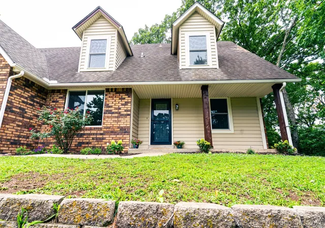Photo 2 of Single family home for sale at 516 W 11th Avenue, Bristow, OK 74010 | MLS# 2623176 | Listing updated on 2026-09-14
