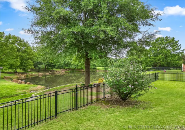 Photo 3 of Single family home for sale at 828 Sunset Ct, Ardmore, OK 73401 | MLS# 2623192 | Listing updated on 2026-09-25