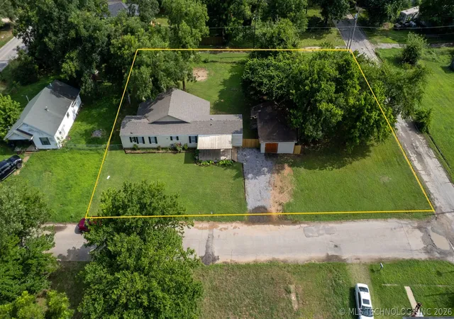 Photo 1 of Manufactured home for sale at 215 E Florida, Durant, OK 74701 | MLS# 2623201 | Listing updated on 2026-09-08