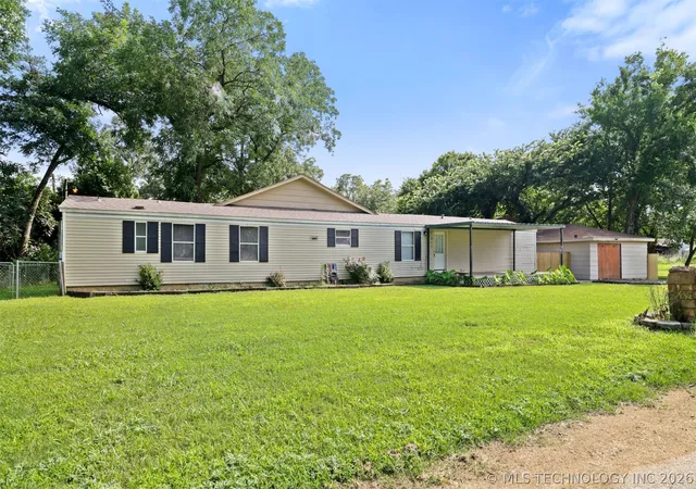 Photo 3 of Manufactured home for sale at 215 E Florida, Durant, OK 74701 | MLS# 2623201 | Listing updated on 2026-09-08