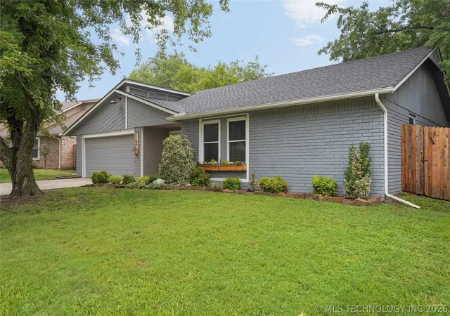 Photo 1 of Sale Pending at 1104 W Waco St, Broken Arrow, OK 74011 | MLS# 2623348 | Listing updated on 2026-09-22