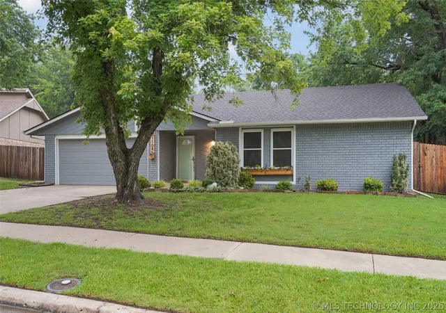 Photo 3 of Sale Pending at 1104 W Waco St, Broken Arrow, OK 74011 | MLS# 2623348 | Listing updated on 2026-09-22