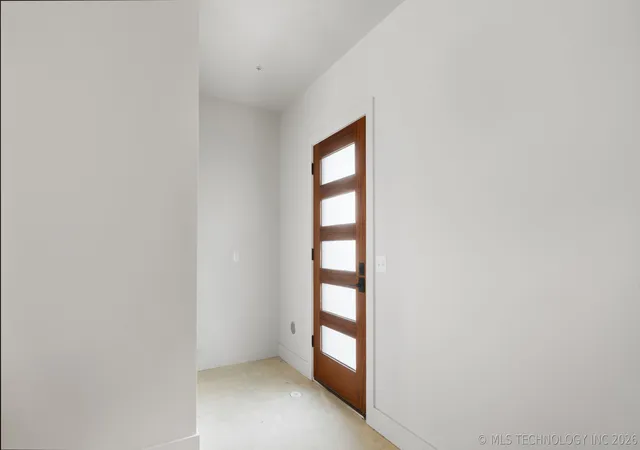 Listing Photo 4 - Condo for sale in building located at 3755 S Riverside Dr, Tulsa, OK 74105 - Unit #3755