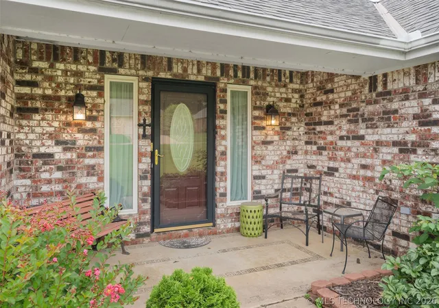 Photo 2 of Single family home for sale at 1018 Arbor Dr, Bartlesville, OK 74006 | MLS# 2623352 | Listing updated on 2026-09-10