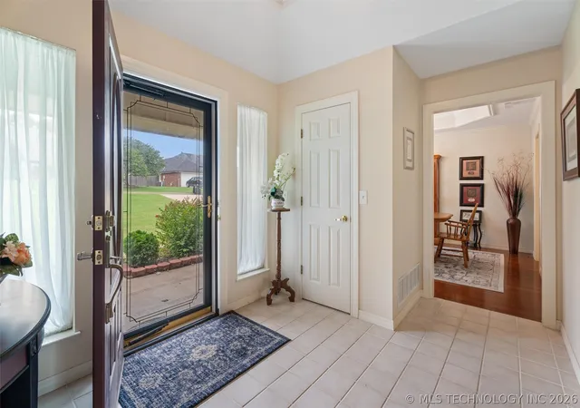 Photo 3 of Single family home for sale at 1018 Arbor Dr, Bartlesville, OK 74006 | MLS# 2623352 | Listing updated on 2026-10-05