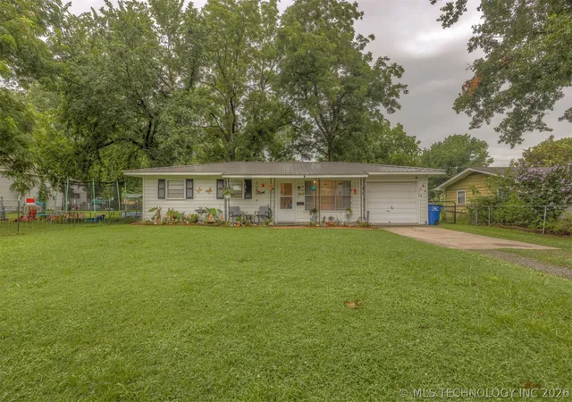 Photo 3 of Single family home for sale at 1006 Se 12th Street, Wagoner, OK 74467 | MLS# 2623240 | Listing updated on 2026-09-11