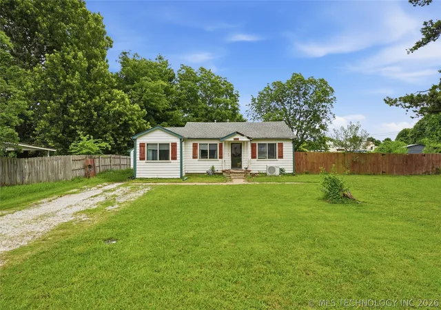 Photo 2 of Single family home for sale at 1011 Wesley Dr, Broken Arrow, OK 74012 | MLS# 2623243 | Listing updated on 2026-09-08
