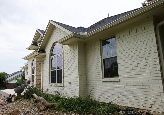 Photo 4 of Sale Pending at 2221 Shirley, Durant, OK 74701 | MLS# 2623245 | Listing updated on 2026-09-14
