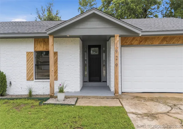 Photo 2 of Single family home for sale at 1929 W Urbana St, Broken Arrow, OK 74012 | MLS# 2623367 | Listing updated on 2026-09-14