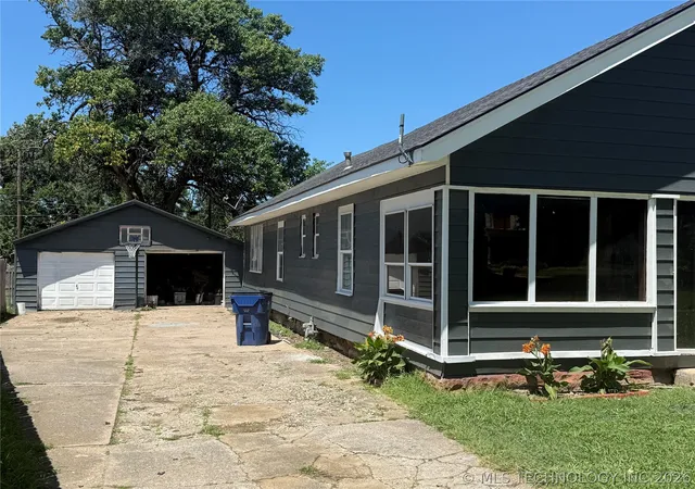 Photo 2 of Single family home for sale at 1515 Grandview Ave, Pawhuska, OK 74056 | MLS# 2623608 | Listing updated on 2026-09-08