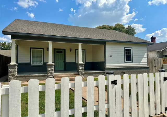 Photo 1 of Single family home for sale at 216 N P St, Muskogee, OK 74403 | MLS# 2623614 | Listing updated on 2026-09-10