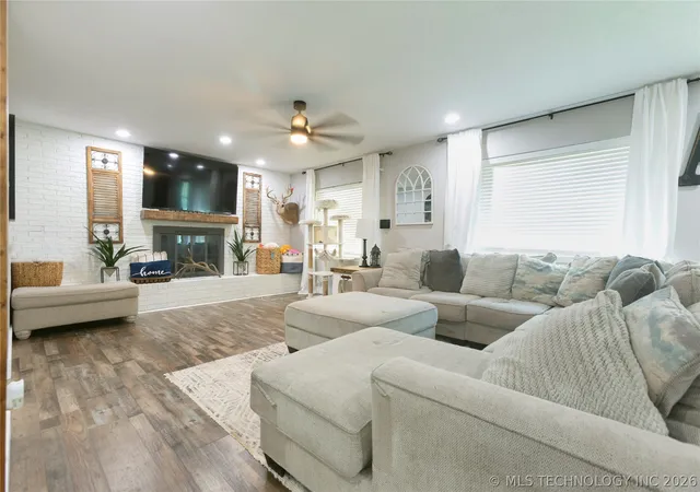 Photo 3 of Single family home for sale at 804 E Pierce Ave, Mc Alester, OK 74501 | MLS# 2622441 | Listing updated on 2026-08-29