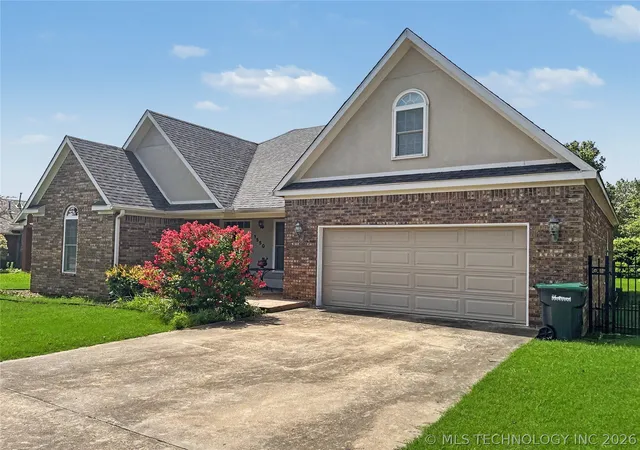 Photo 2 of Single family home for sale at 1550 Redwood Pl, Tahlequah, OK 74464 | MLS# 2623743 | Listing updated on 2026-09-14