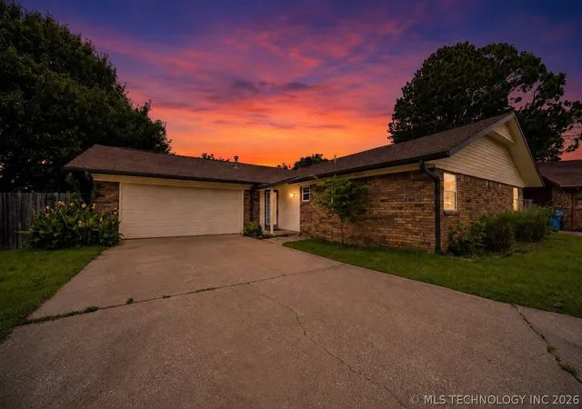 Photo 1 of Sale Pending at 1504 Heather Ct, Pryor, OK 74361 | MLS# 2623774 | Listing updated on 2026-08-31