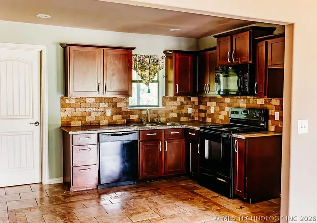 Photo 3 of Single family home for sale at 1102 Culbertson St SW, Ardmore, OK 73401 | MLS# 2623050 | Listing updated on 2026-09-14