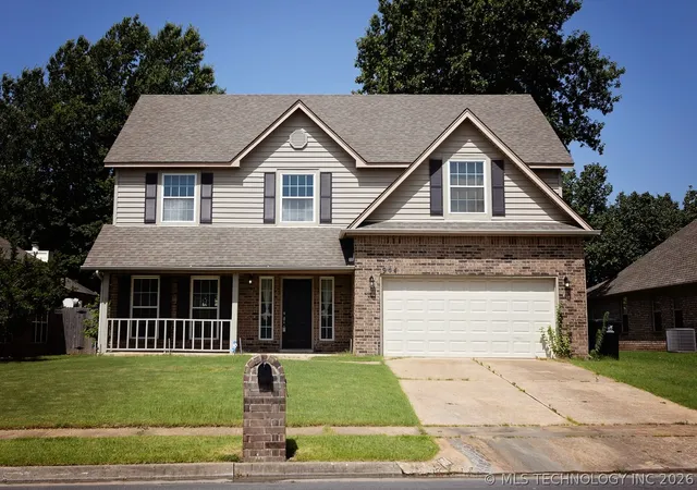 Photo 1 of Single family home for sale at 904 N Hemlock Ave, Broken Arrow, OK 74012 | MLS# 2623751 | Listing updated on 2026-10-07