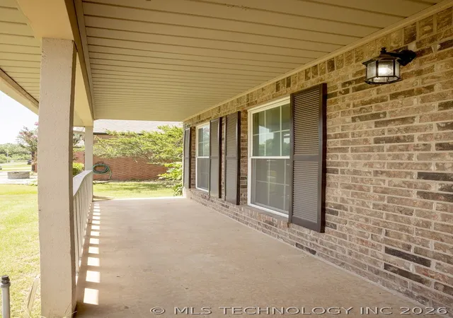 Photo 3 of Single family home for sale at 904 N Hemlock Ave, Broken Arrow, OK 74012 | MLS# 2623751 | Listing updated on 2026-10-07