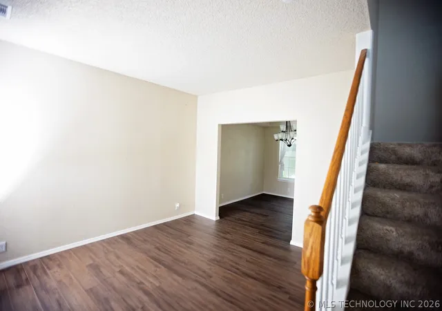 Photo 4 of Single family home for sale at 904 N Hemlock Ave, Broken Arrow, OK 74012 | MLS# 2623751 | Listing updated on 2026-10-07