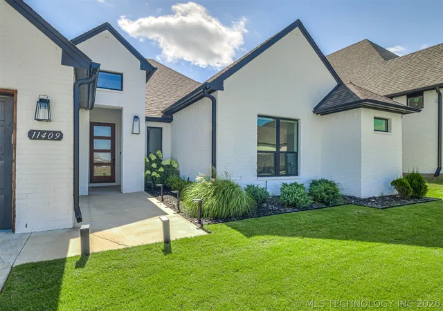 Photo 4 of Sale Pending at 11409 S Nandina Pl, Jenks, OK 74037 | MLS# 2623371 | Listing updated on 2026-09-17