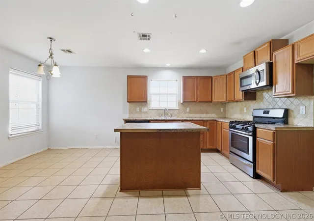 Photo 2 of Single family home for sale at 21440 E 36th Street S, Broken Arrow, OK 74014 | MLS# 2624004 | Listing updated on 2026-09-12