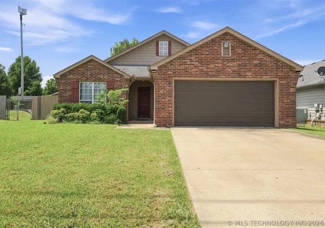 Photo 3 of Single family home for sale at 21440 E 36th Street S, Broken Arrow, OK 74014 | MLS# 2624004 | Listing updated on 2026-09-12