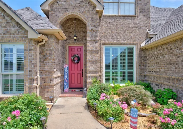 Photo 1 of Single family home for sale at 124 Prairie Ridge Ct, Bartlesville, OK 74006 | MLS# 2624005 | Listing updated on 2026-09-10