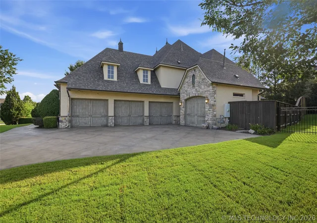 Photo 4 of Single family home for sale at 8001 S Galveston Ct, Tulsa, OK 74132 | MLS# 2623997 | Listing updated on 2026-09-08