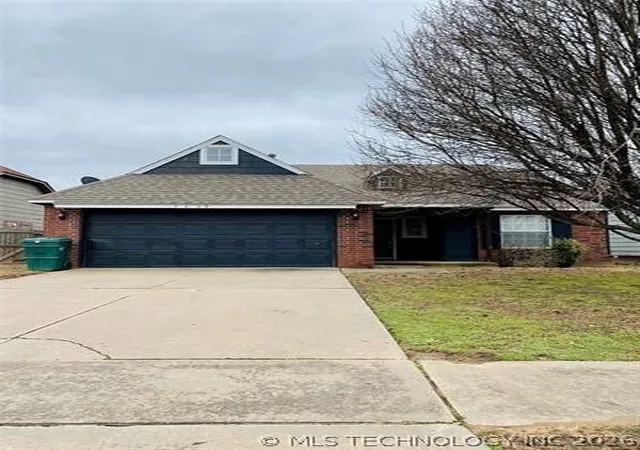 Photo 1 of Single family home for sale at 3527 E Berkeley St, Broken Arrow, OK 74014 | MLS# 2623016 | Listing updated on 2026-09-14