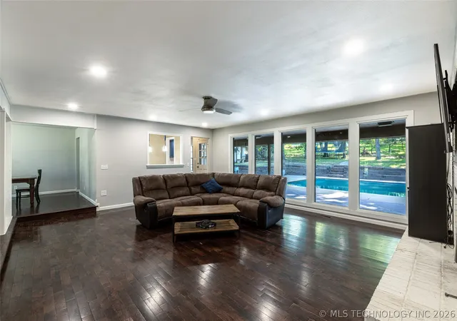 Photo 3 of Single family home for sale at 416 Timbercrest Rd, Catoosa, OK 74015 | MLS# 2624110 | Listing updated on 2026-08-31