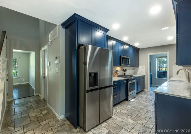 Photo 4 of Single family home for sale at 416 Timbercrest Rd, Catoosa, OK 74015 | MLS# 2624110 | Listing updated on 2026-08-31
