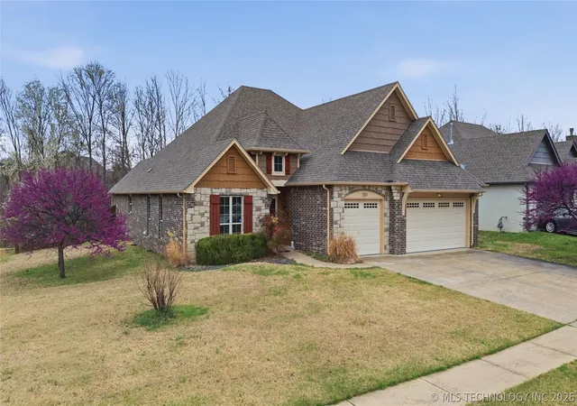 Photo 2 of Sale Pending at 1124 W Fargo Dr, Broken Arrow, OK 74012 | MLS# 2624085 | Listing updated on 2026-10-06