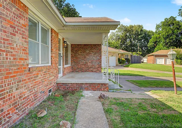 Photo 3 of Single family home for sale at 528 S 106th Eastavenue, Tulsa, OK 74128 | MLS# 2623722 | Listing updated on 2026-09-14